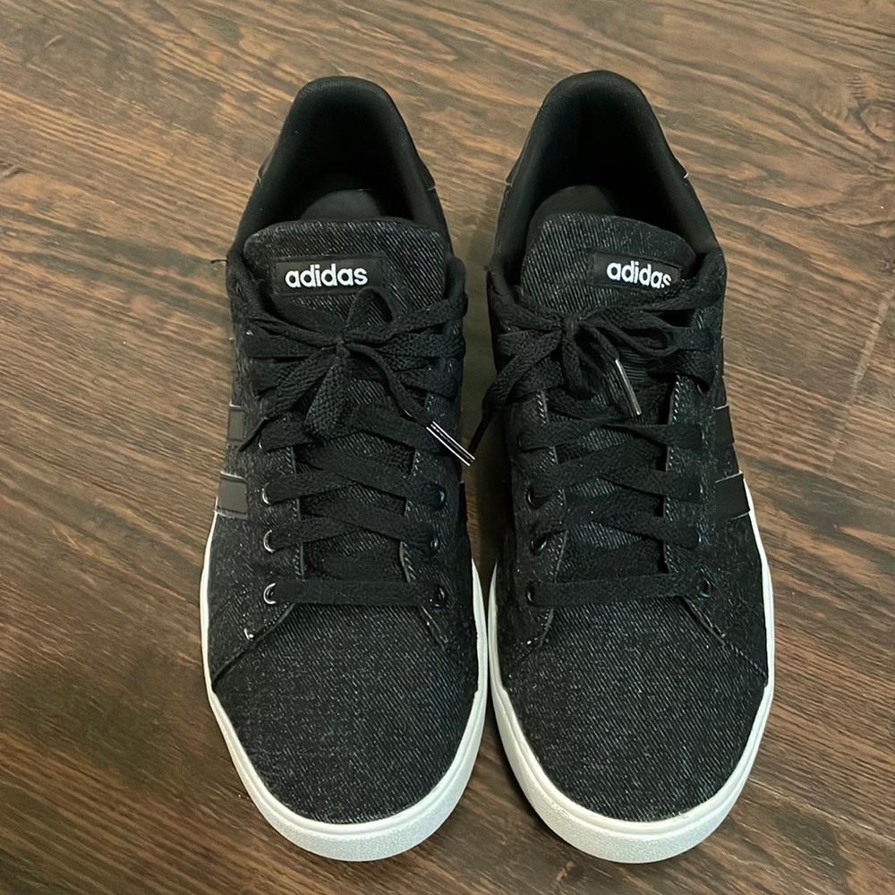 Adidas Sneakers